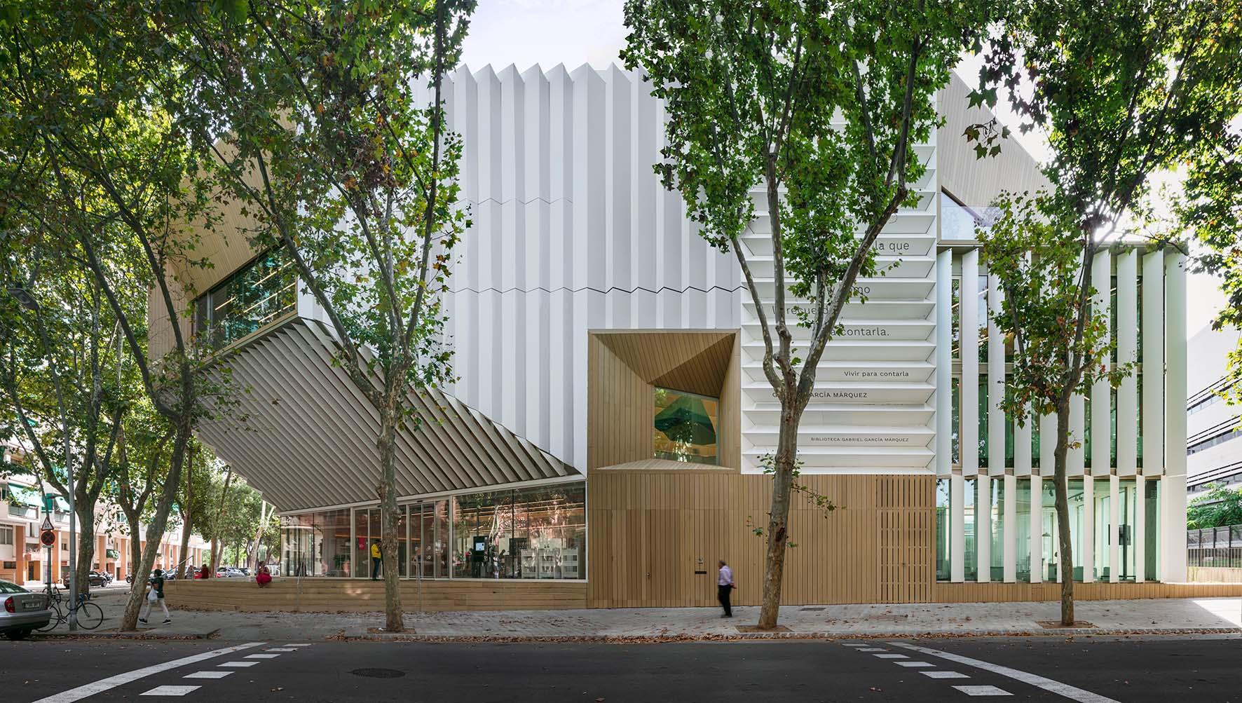 La biblioteca Gabriel García Márquez de Barcelona guanya el Premi Arquitectura Emergent de la fundació Mies van der Rohe