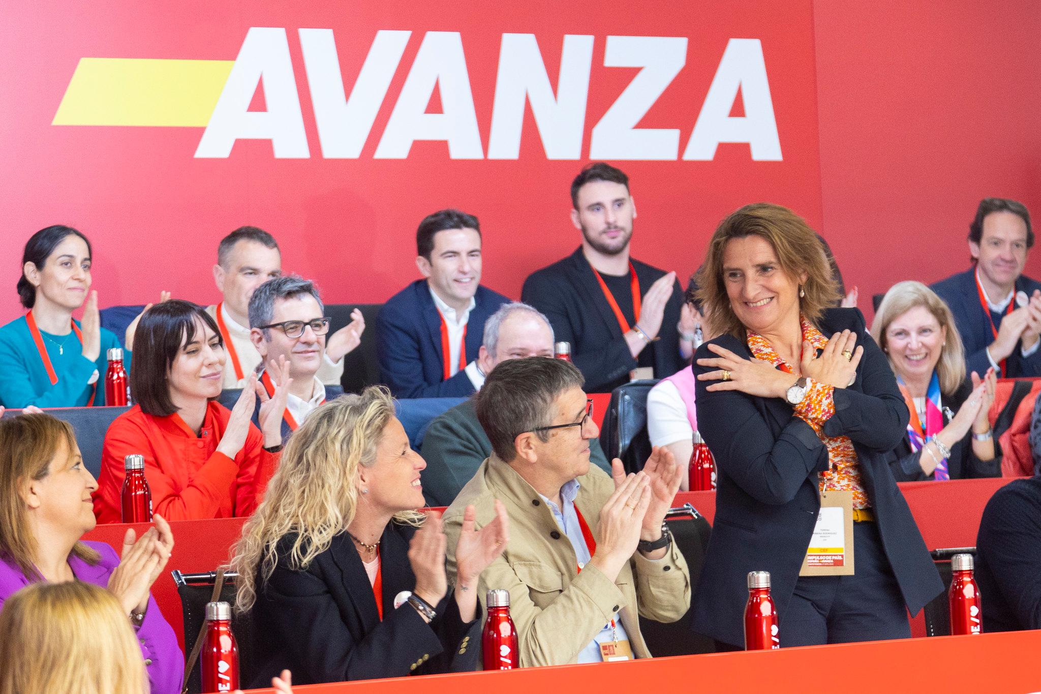 La cúpula socialista apel·la a la història per convèncer a Sánchez: "Pensa en els que van patir exili i repressió"