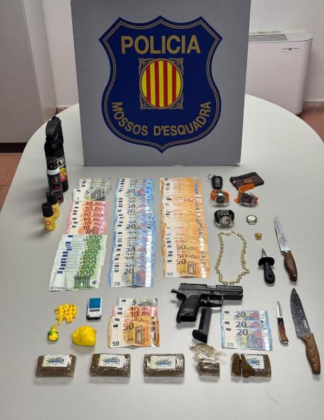 Objectes i diners trobats pels Mossos.