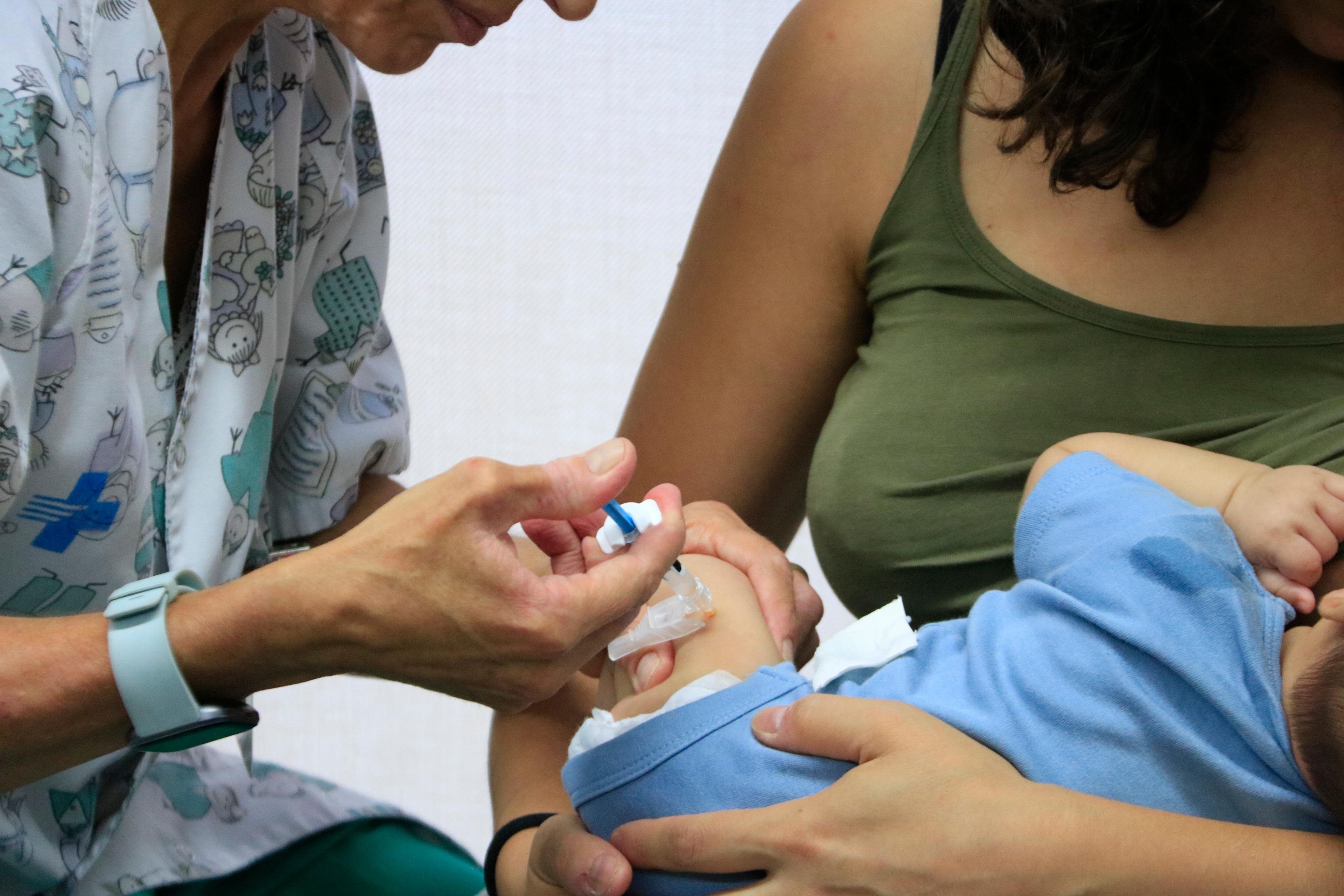 Comença la immunització dels nadons de fins a 6 mesos contra el virus causant de la bronquiolitis
